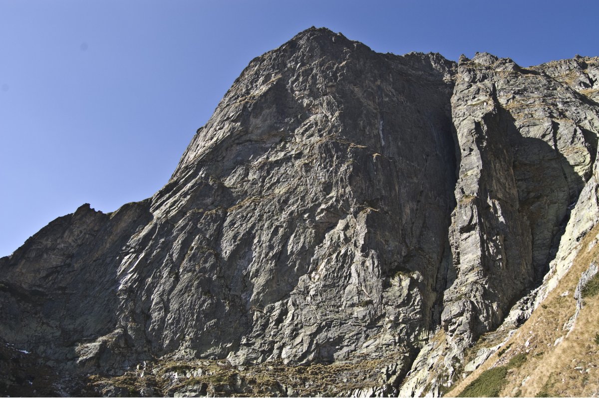 Югоизточната и Източната стени на Двуглав - поглед от Дяволските игли