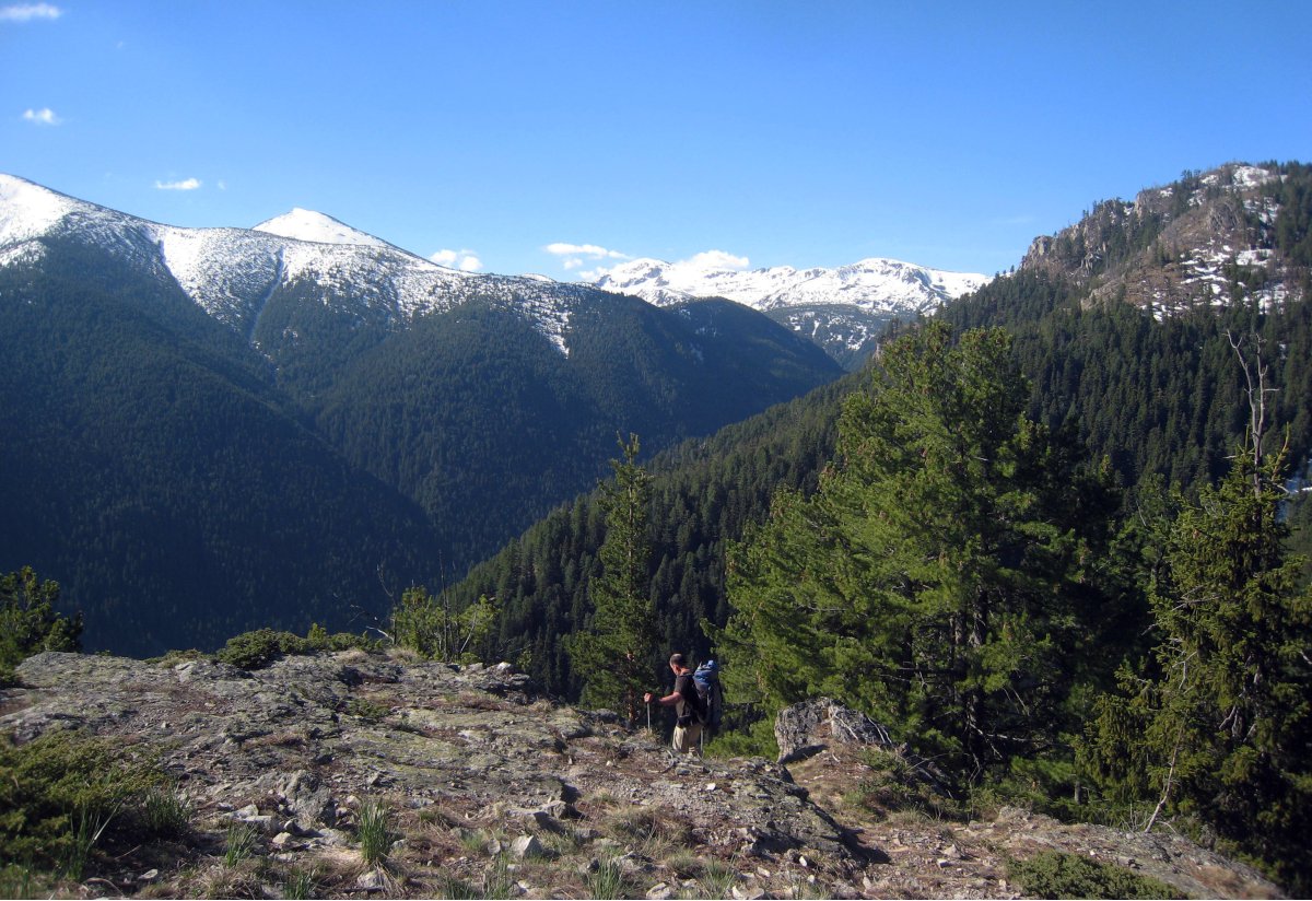 Началото на слизането от върха към рапелите.