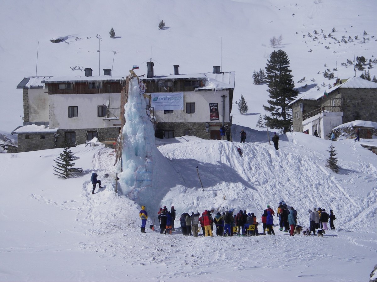 Ледената кула до хижата през 2006 г.