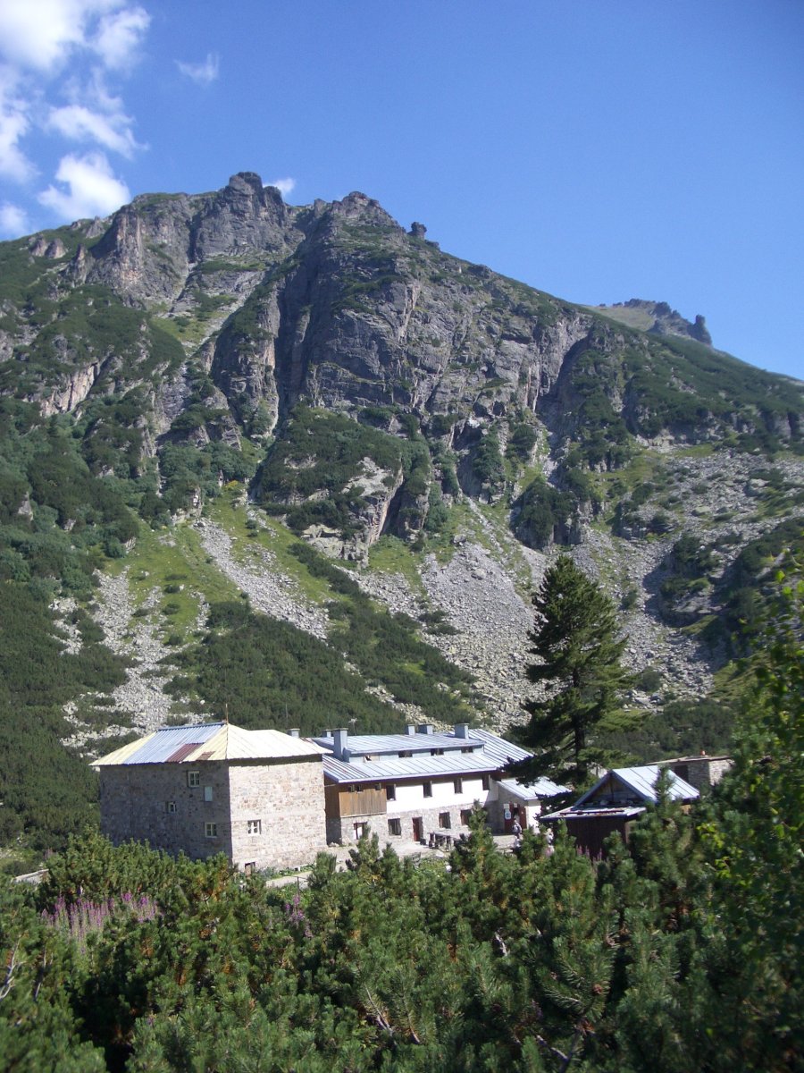 Хижа Мальовица и Черната скала