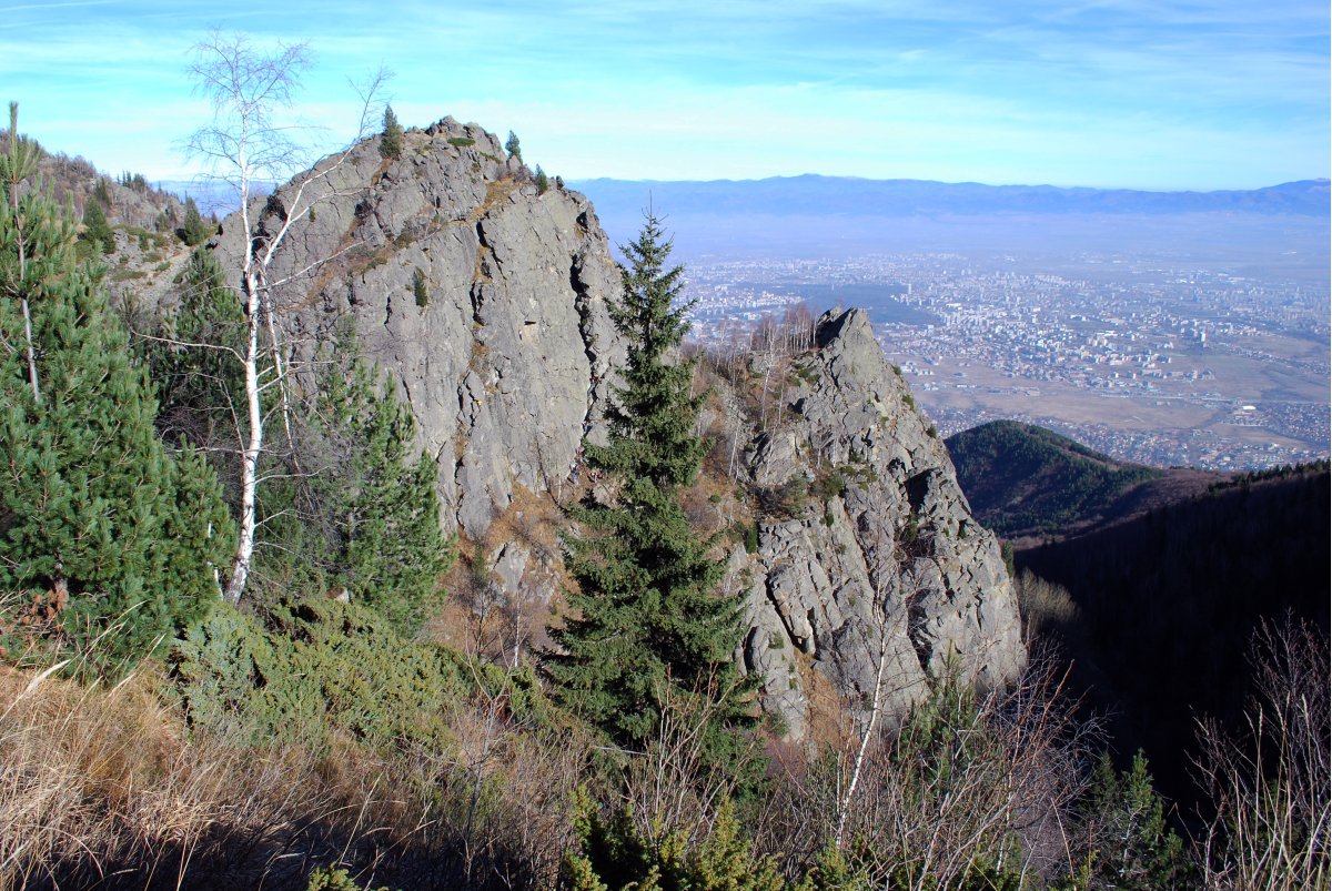 Комините - общит изглед на фона на гр. София.