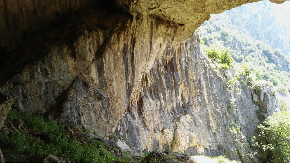 Голямата дупка - дясна част, общ вид