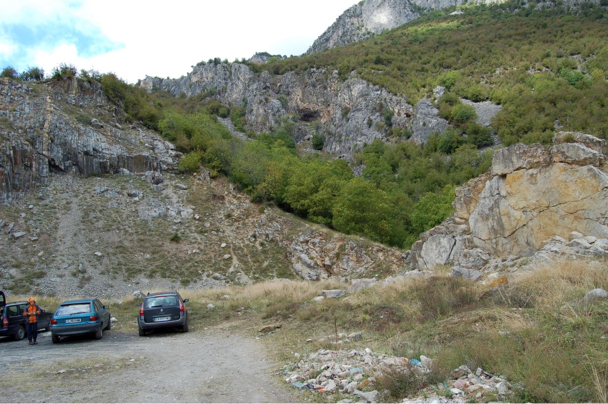 Малката дупка - общ вид от Кариерата