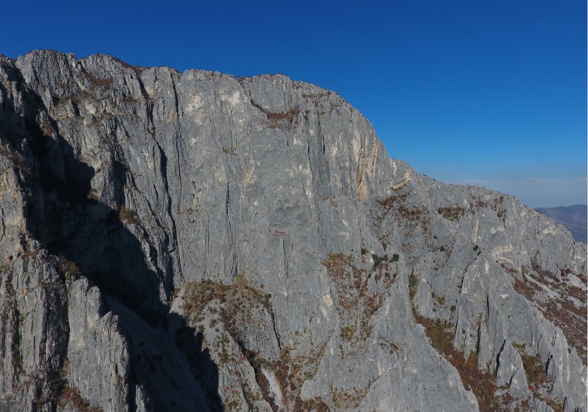 Скалите край Враца - поглед от дрон