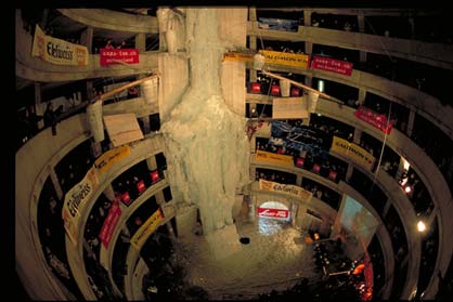 Залата за състезанието (използван е подземен паркинг)