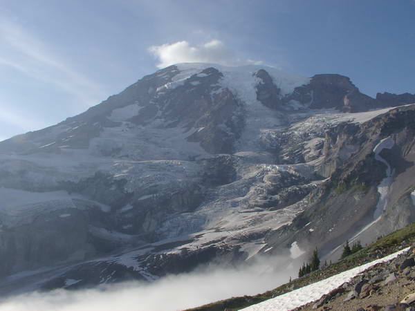 Маунт Рейниър от склона над Парадайз