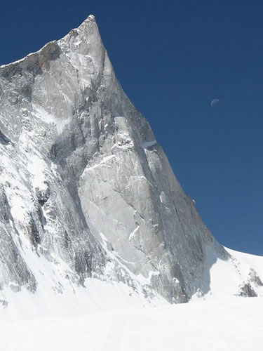 “Lightning Strike” – суперпремиера в Гархвал