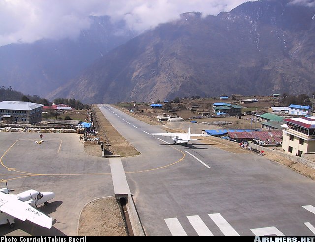 18 душа загинаха след самолетна катастрофа в Лукла 