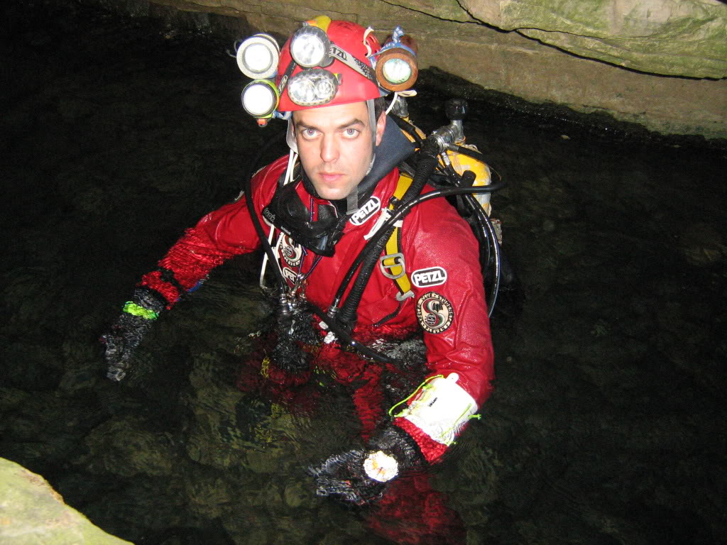 Гмуркане в сифона на карстоовия извор Житолюб