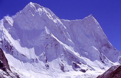 Връчен е третият "Златен пикел" на Азия