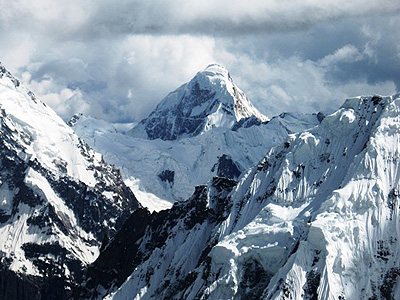 Премиера на девствения Карим Шар