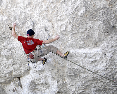 Трета “деветка “а” за Икер Поу от началото на годината