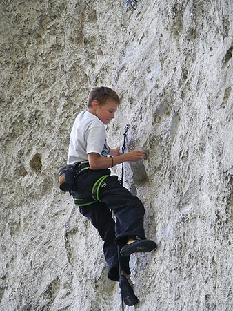 13-годишен изкатери историческия “Raindogs”