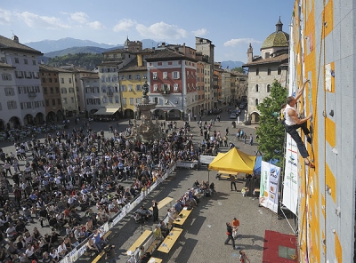 Кризата удари и състезателното катерене