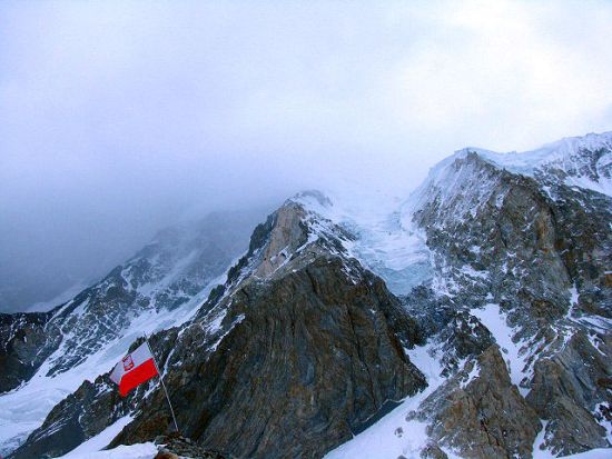 Броуд пик: огромна пукнатина спря атаката на 7830 м