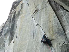 Юджи Хираяма по трад маршрути в Италия