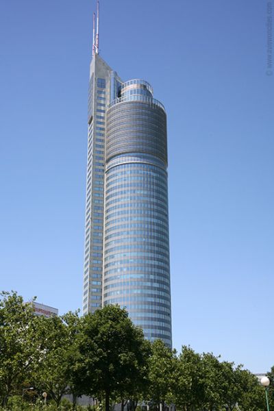 2529 стъпала и 50 етажа – за 11 минути и 36 секунди