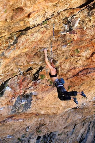 Ханна Мидтбьо демонстрира мощ в Санта Линия