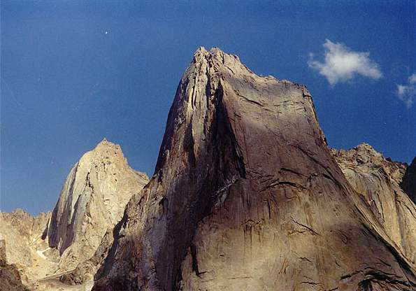 В планините на Киргизия – само застраховка с покритие 30 000 евро