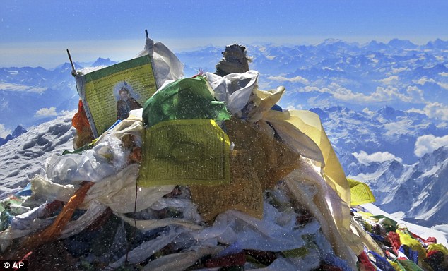 Първата жена с протеза изкачи Еверест