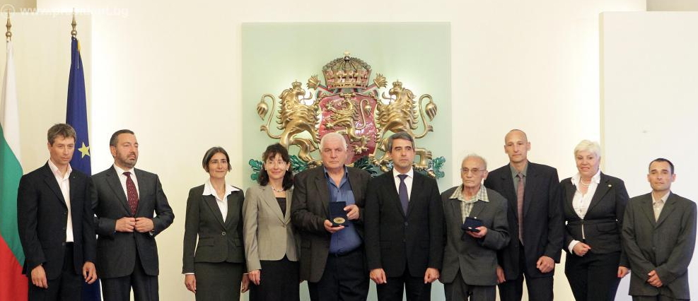 Участниците в двете национални експедиции до връх Еверест получиха Почетния знак на Президента