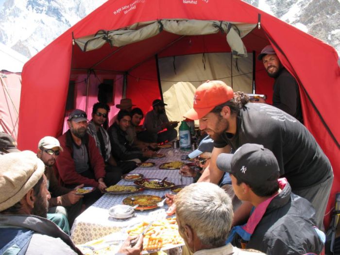 Директно от подножието на К-2