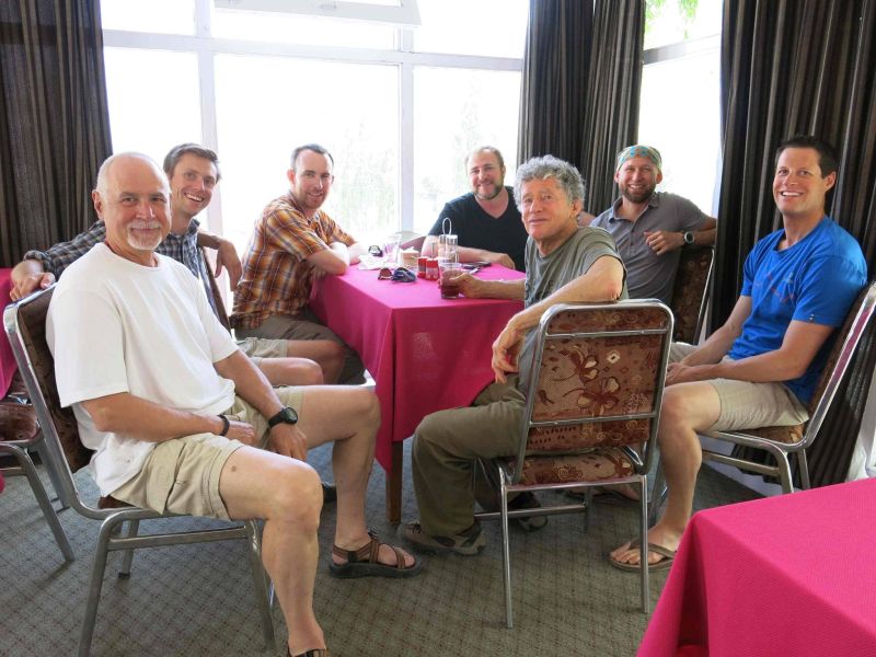 72-годишен дубльор на Агент 007 ще атакува К-2 