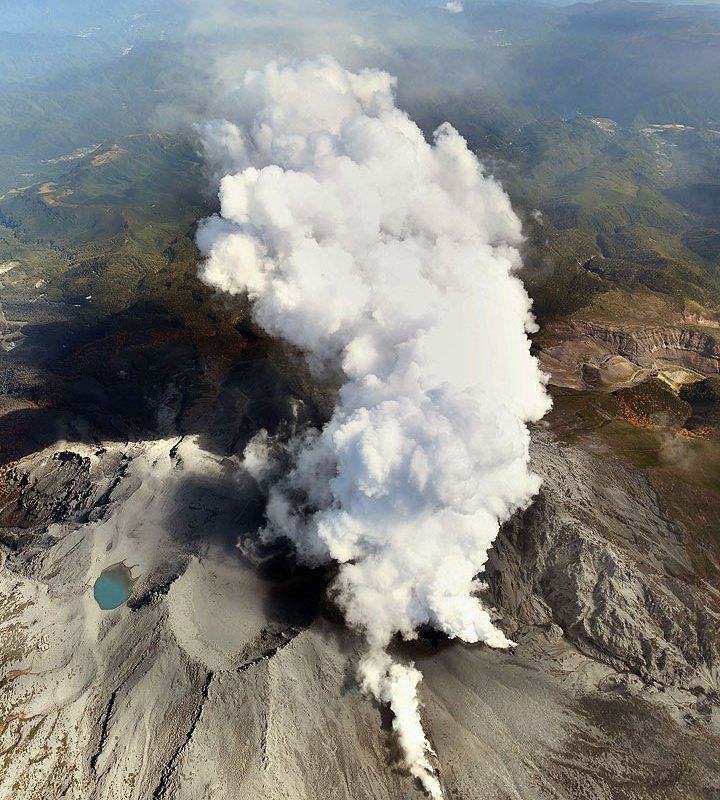 Ново изригване на Онтаке спря спасителната акция