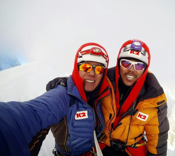 Южнокорейци в алпийски стил на Гашербрум-5
