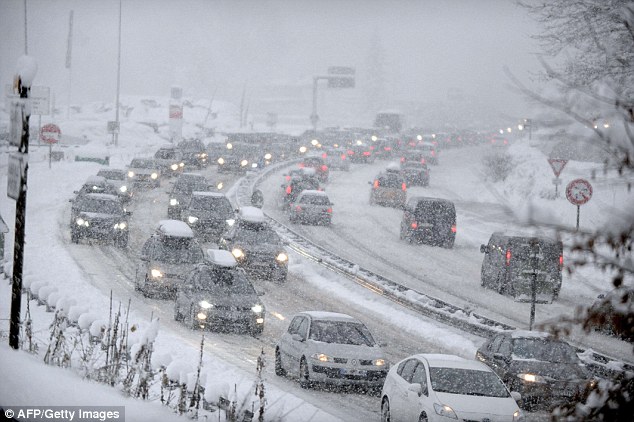 Обилни снеговалежи във Френските Алпи