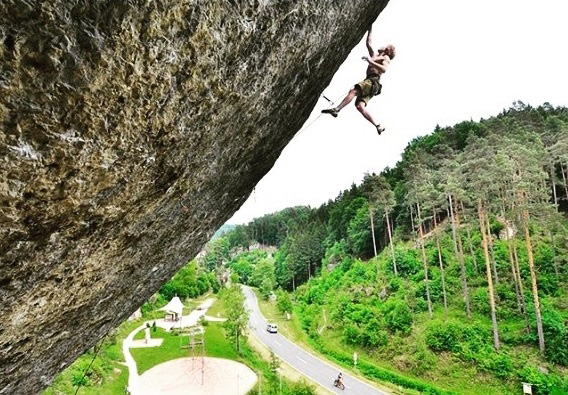 Семейство Хьорст във Франкенюра – Камерън изкатери “Raubritter” (10+/ 11-)