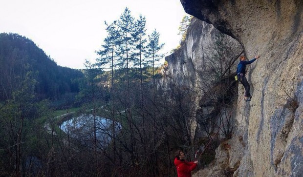 Нови “деветки” за Мегос и Морони