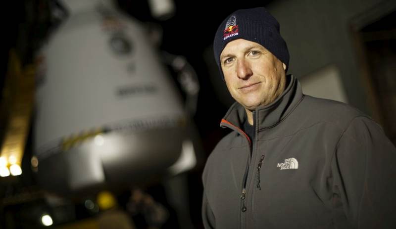 Случи се нещо наистина невероятно – скок без парашут от 7600 м!