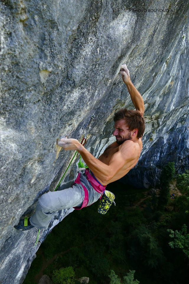 Матийо Буйу трупа “деветки “a” в Ла Балм 