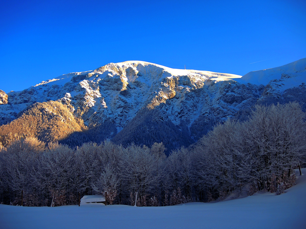 Държавата на война с алпинистите или чиновническо безхаберие?