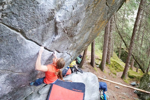 Приказен ден в Омагьосаната гора – “New Base Line” (8B+) за Анна Щьор