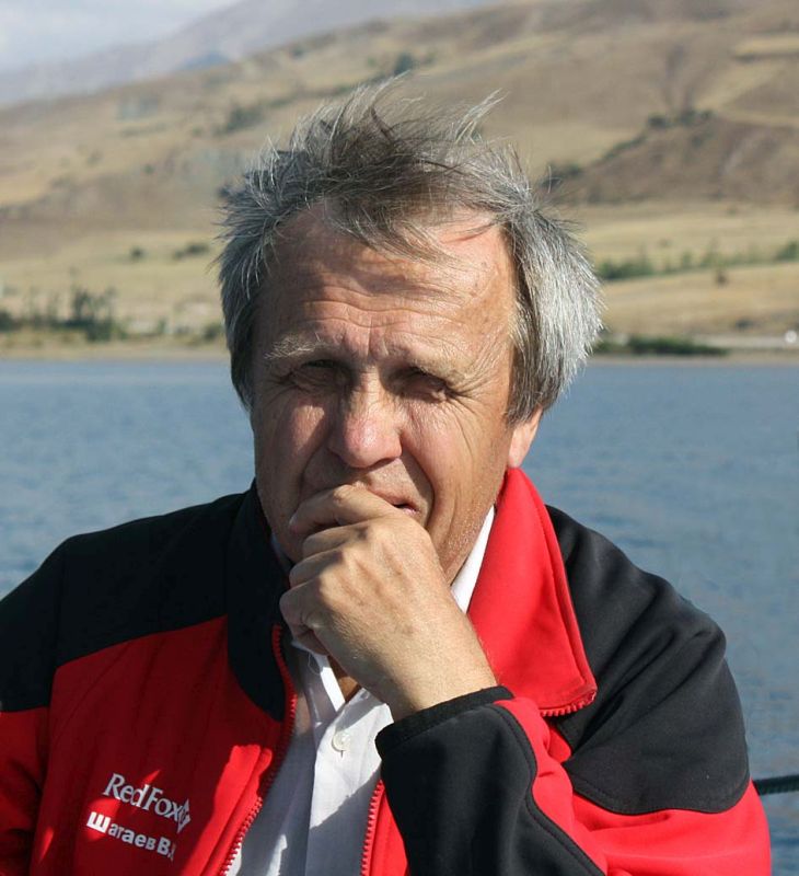 Владимир Шатаев празнува 80-годишнината си в Хималаите