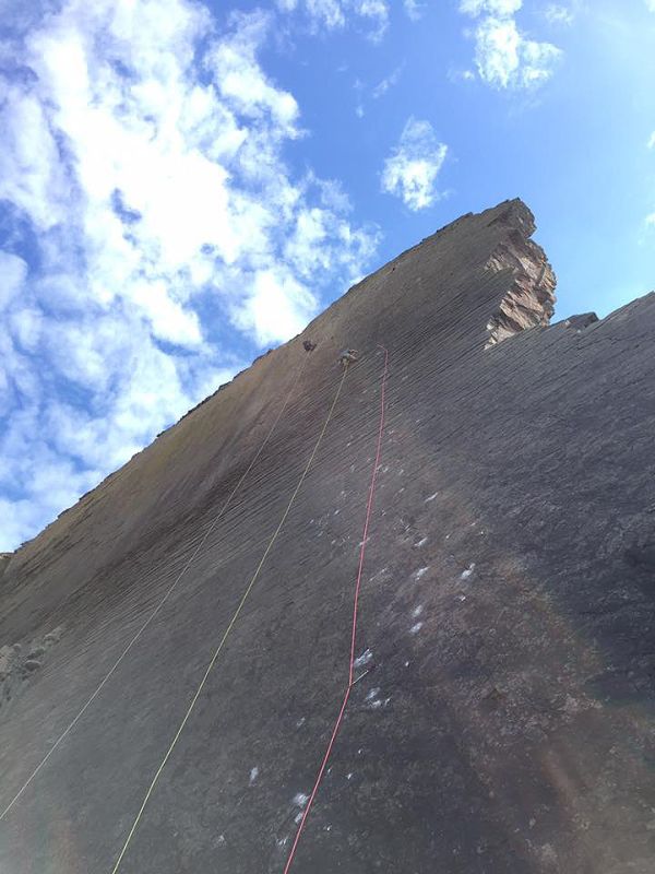 Още едно повторение на известния и с добро, и с лошо “The Walk of Life”