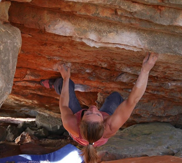 “Fragile Steps” (8B) за французойката Марин Тевене 
