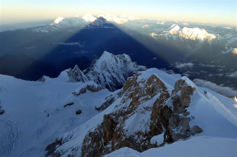 Иван Томов изкачи Манаслу (8156 м)