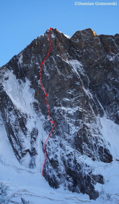 Изкачване по линия, която напомня събития от Северната стена на Айгер