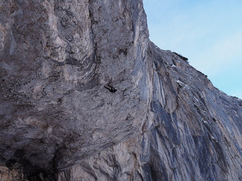 Премиера на Дарек Соколовски с оценка D15+ – “War Without End”