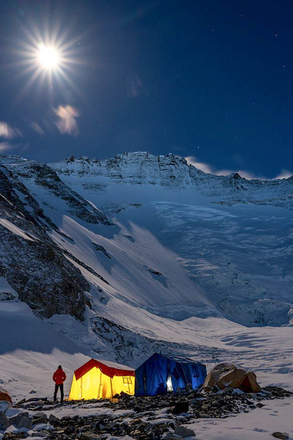 Две свръзки се готвят за траверс Еверест - Лхотце