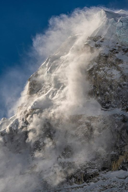 На Еверест става интересно 