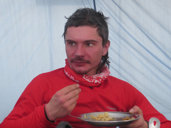 “В Каракорум живее тишината”