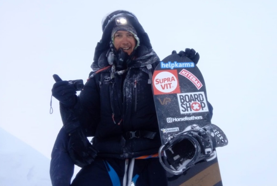 Владимир Павлов изкачи Манаслу и се спусна със сноуборд