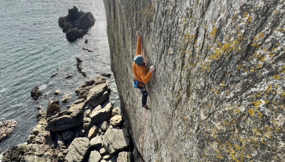 E7 на 74 години